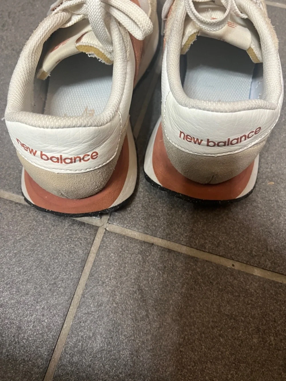 New Balance  Heritage Runners sneakers Sz 7 gym trails running outdoor